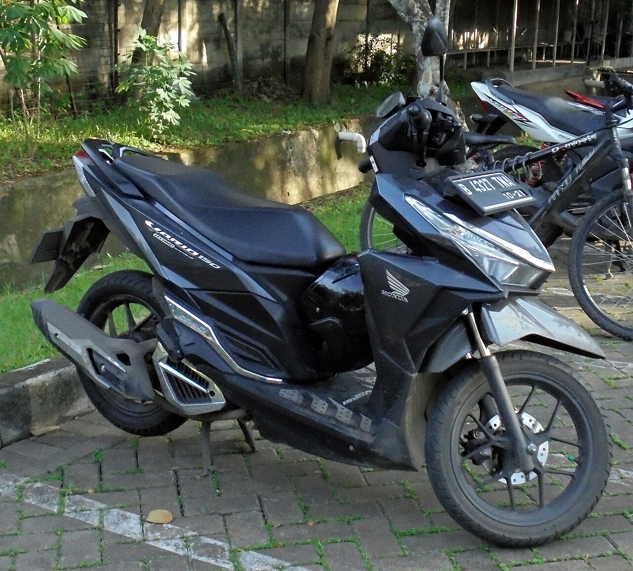 Honda Vario automatic scooter, side view