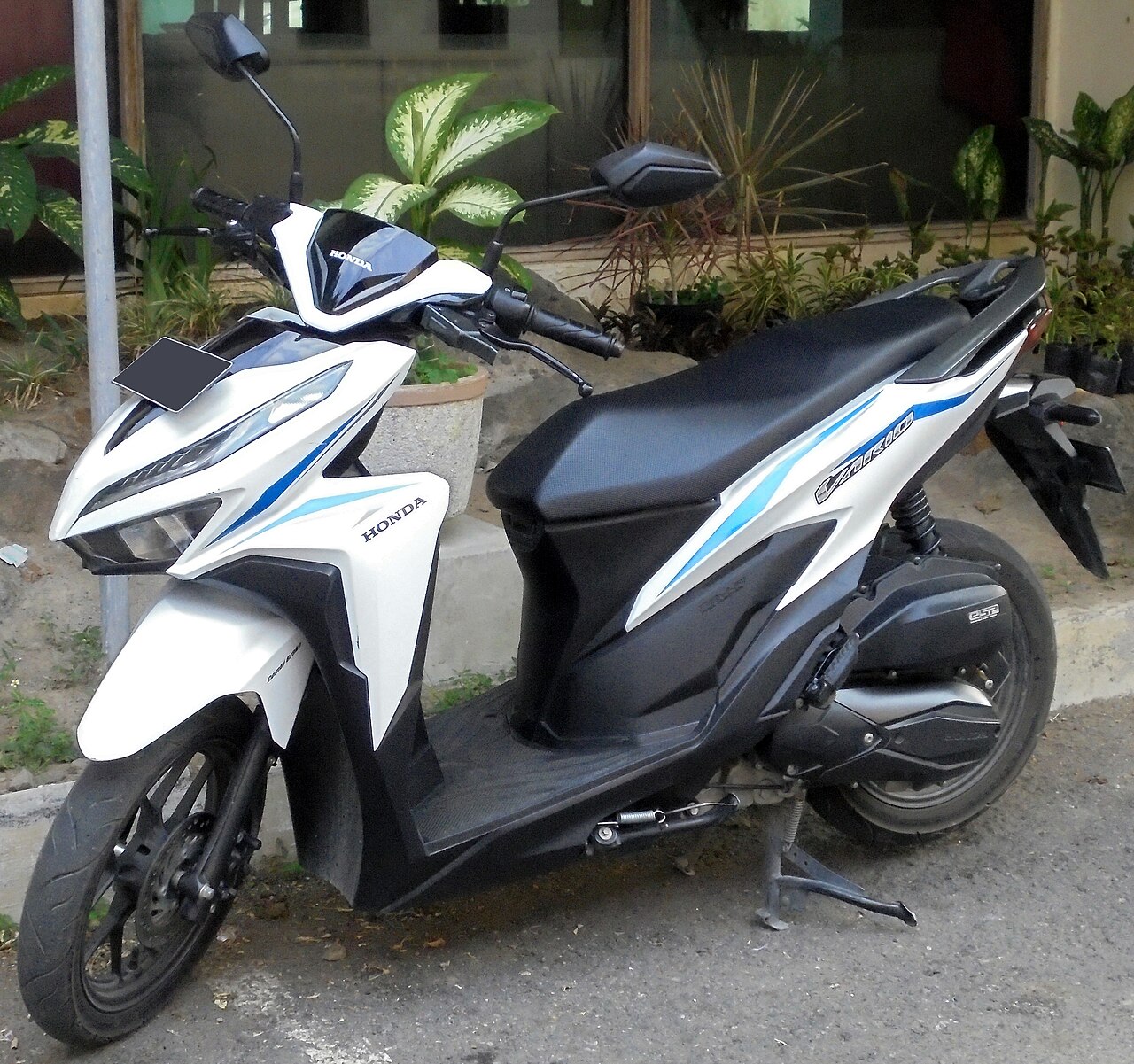 Honda Vario automatic scooter, white, front three-quarter view