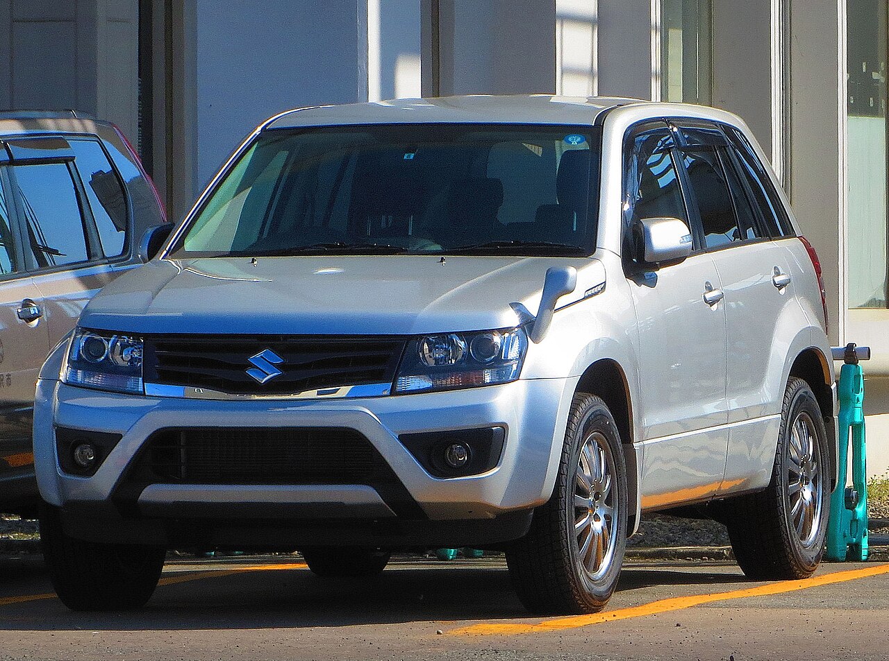 Suzuki Escudo SUV, front three-quarter view